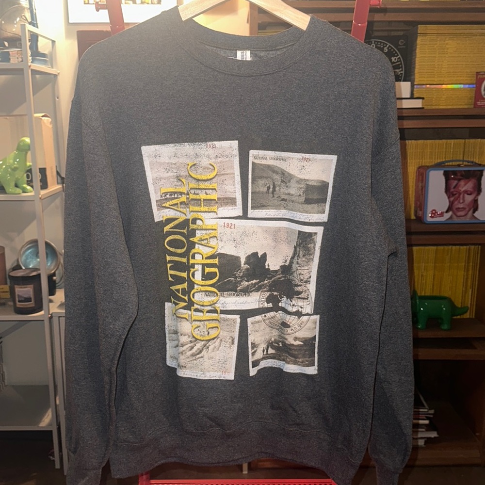 National Geographic Sweatshirt Unisex Medium *New w/Out Tag*